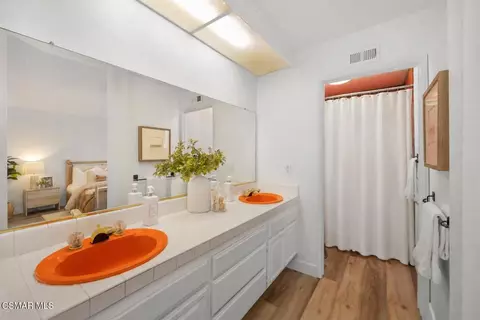Bath - 27667 Taryn Dr, Saugus, CA 91350 photo 3 of 3