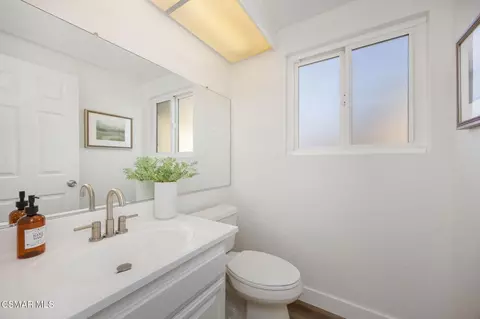 Bath - 27667 Taryn Dr, Saugus, CA 91350 photo 1 of 3