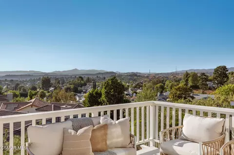 Exterior - 27667 Taryn Dr, Saugus, CA 91350 photo 10 of 11