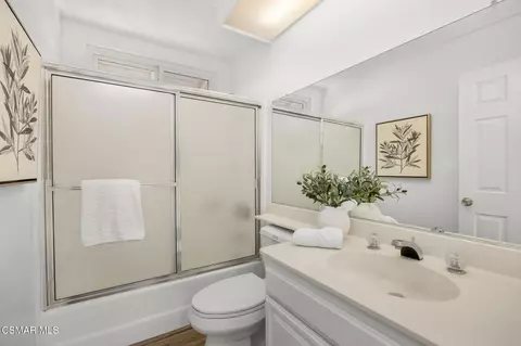 Bath - 27667 Taryn Dr, Saugus, CA 91350 photo 2 of 3