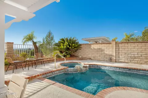 Exterior - 27667 Taryn Dr, Saugus, CA 91350 photo 7 of 11
