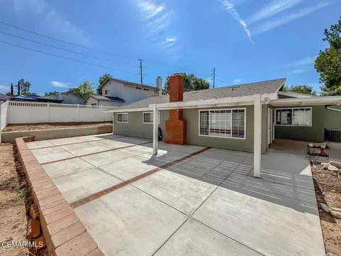 Exterior - 22671 Barcotta Dr, Saugus, CA 91350 photo 5 of 7