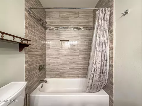 Bath - 22671 Barcotta Dr, Saugus, CA 91350 photo 2 of 6