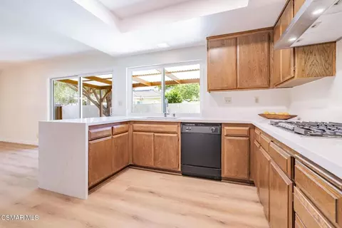 Kitchen - 310 Erica Pl, Oxnard, CA 93036 photo 2 of 5