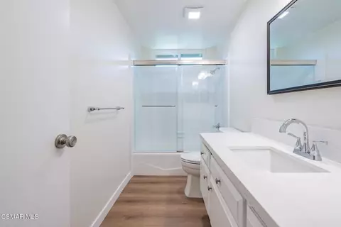 Bath - 310 Erica Pl, Oxnard, CA 93036 photo 3 of 3