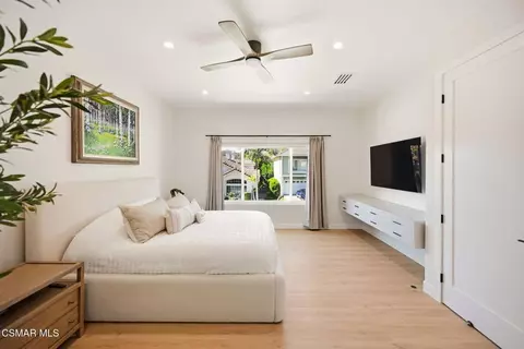 Bedroom - 5068 Benedict Ct, Oak Park, CA 91377 photo 1 of 8