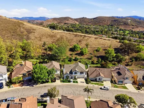 View/Area - 5068 Benedict Ct, Oak Park, CA 91377 photo 4 of 5