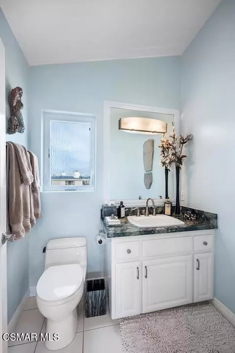 Bath - 3237 Playa Ct, Oxnard, CA 93035 photo 3 of 3