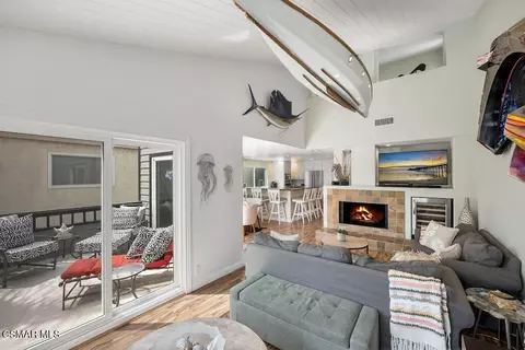 Living - 3237 Playa Ct, Oxnard, CA 93035 photo 2 of 3