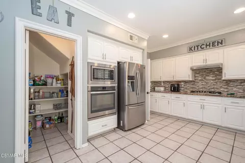 Kitchen - 1014 Borden Ave, Simi Valley, CA 93065 photo 2 of 3