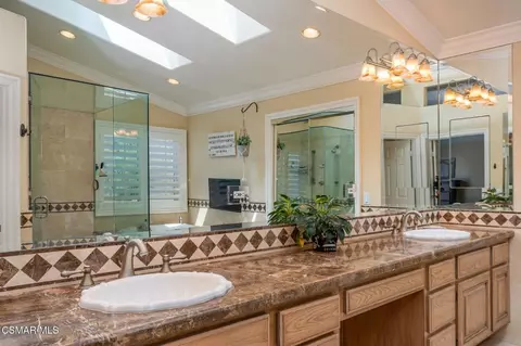 Bath - 1014 Borden Ave, Simi Valley, CA 93065 photo 3 of 4