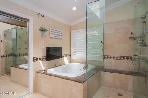 Bath - 1014 Borden Ave, Simi Valley, CA 93065 photo 4 of 4
