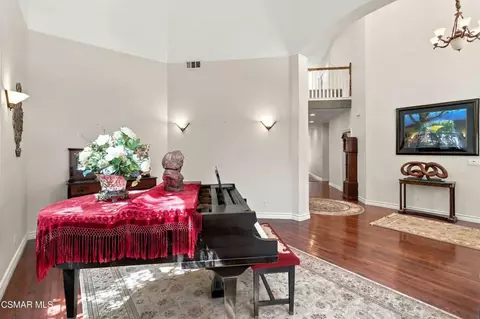 Entry Way - 1351 Rainey Rd, Simi Valley, CA 93063 photo 4 of 9