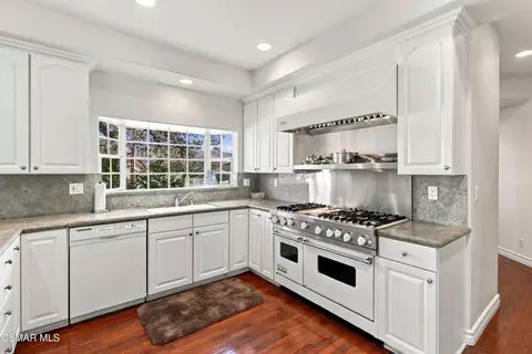 Kitchen - 1351 Rainey Rd, Simi Valley, CA 93063 photo 2 of 4