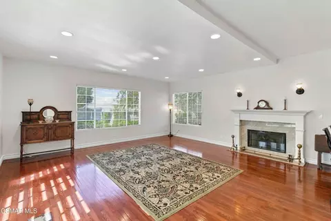 Living - 1351 Rainey Rd, Simi Valley, CA 93063 photo 2 of 5