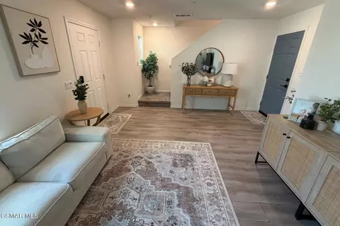 Entry Way - 519 Coconut Ln, Fillmore, CA 93015 photo 2 of 4