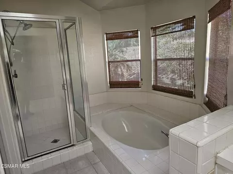 Bath - 2752 Annandale Ln, Simi Valley, CA 93063 photo 2 of 3