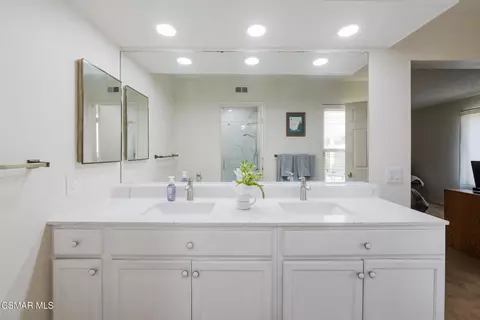 Bath - 2654 Georgette Pl, Simi Valley, CA 93063 photo 2 of 4