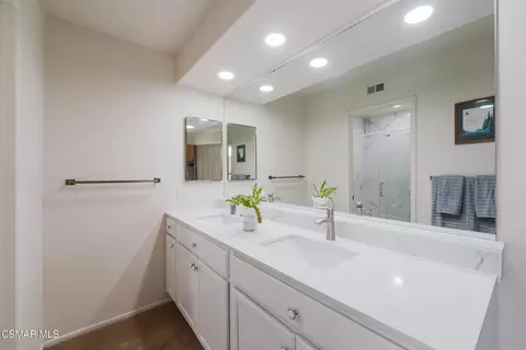 Bath - 2654 Georgette Pl, Simi Valley, CA 93063 photo 3 of 4
