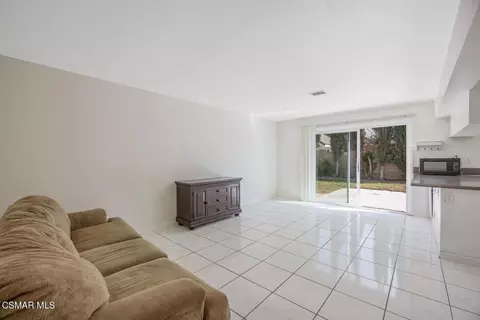 Living - 28636 Lapine Ave, Santa Clarita, CA 91390 photo 6 of 7