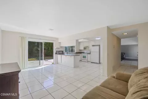 Living - 28636 Lapine Ave, Santa Clarita, CA 91390 photo 5 of 7