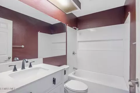 Bath - 28636 Lapine Ave, Santa Clarita, CA 91390 photo 2 of 3