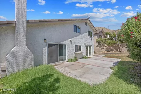 Exterior - 28636 Lapine Ave, Santa Clarita, CA 91390 photo 5 of 6
