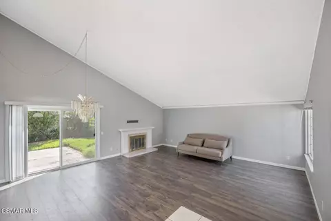 Living - 28636 Lapine Ave, Santa Clarita, CA 91390 photo 3 of 7