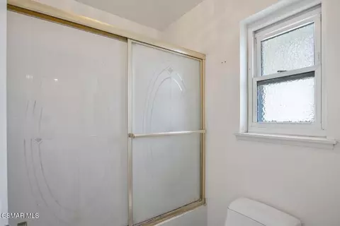Bath - 28636 Lapine Ave, Santa Clarita, CA 91390 photo 3 of 3