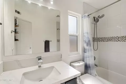Bath - 672 Brademas Ct, Simi Valley, CA 93065 photo 2 of 3