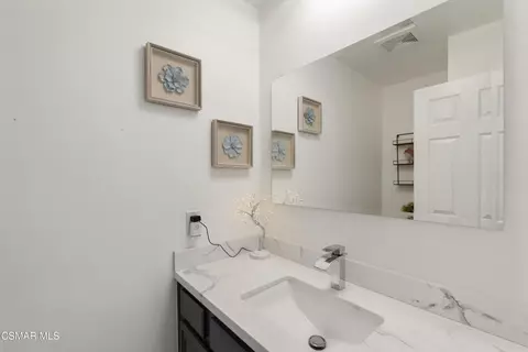 Bath - 672 Brademas Ct, Simi Valley, CA 93065 photo 3 of 3