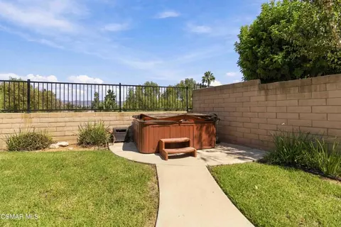Exterior - 1160 Knottingham St, Simi Valley, CA 93065 photo 5 of 8