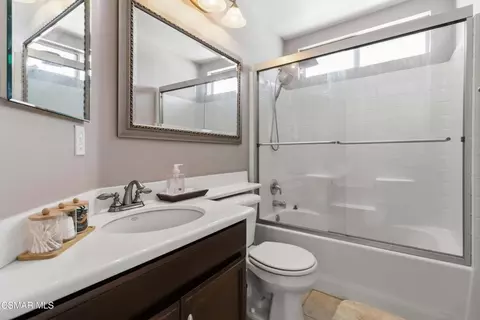 Bath - 1160 Knottingham St, Simi Valley, CA 93065 photo 2 of 3
