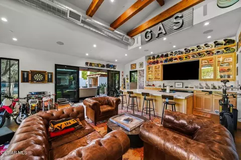 Living - 5099 Barnard St, Simi Valley, CA 93063 photo 3 of 3
