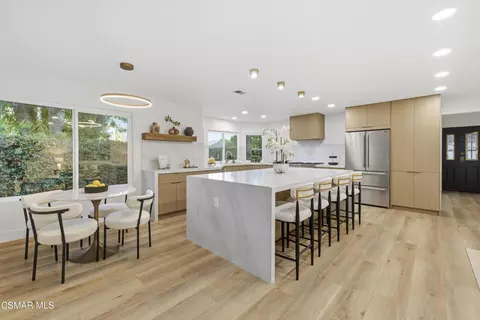 5834 Woodglen Dr, Agoura Hills, CA 91301