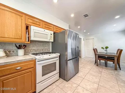 Kitchen - 2516 Clearfield Pl, Simi Valley, CA 93065 photo 4 of 5