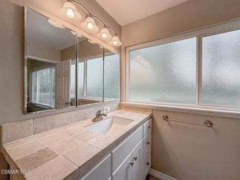 Bath - 2516 Clearfield Pl, Simi Valley, CA 93065 photo 3 of 5