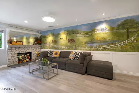 Living - 1306 Nonchalant Dr, Simi Valley, CA 93065 photo 5 of 8