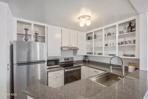 Kitchen - 2901 Peninsula Rd #232, Oxnard, CA 93035 photo 3 of 4