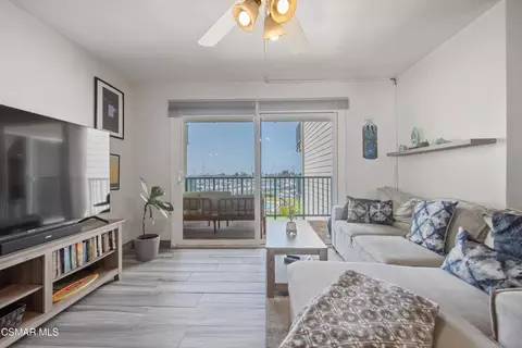 Living - 2901 Peninsula Rd #232, Oxnard, CA 93035 photo 2 of 3