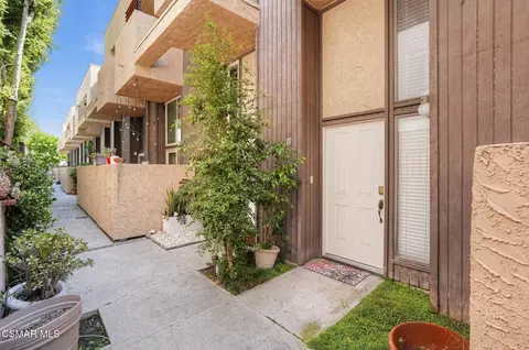 5307 Wilkinson Ave #19B, Valley Village, CA 91607
