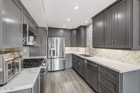Kitchen - 150 E Los Angeles Ave #308, Moorpark, CA 93021 photo 1 of 2