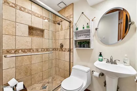 Bath - 2526 Glenhurst Ct, Simi Valley, CA 93063 photo 1 of 5