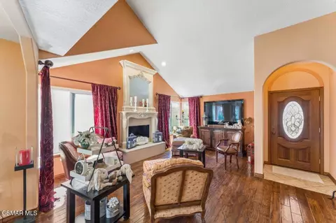 Living - 2526 Glenhurst Ct, Simi Valley, CA 93063 photo 1 of 3