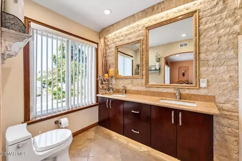 Bath - 2526 Glenhurst Ct, Simi Valley, CA 93063 photo 3 of 5