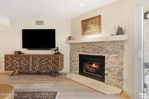 Living - 571 Artisan Rd, Thousand Oaks, CA 91320 photo 1 of 4