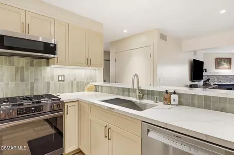 Kitchen - 571 Artisan Rd, Thousand Oaks, CA 91320 photo 5 of 5