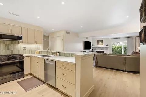 Kitchen - 571 Artisan Rd, Thousand Oaks, CA 91320 photo 4 of 5
