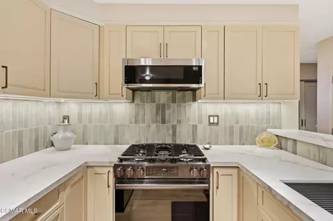 Kitchen - 571 Artisan Rd, Thousand Oaks, CA 91320 photo 3 of 5