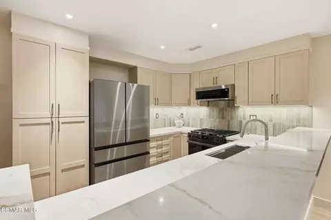 Kitchen - 571 Artisan Rd, Thousand Oaks, CA 91320 photo 2 of 5
